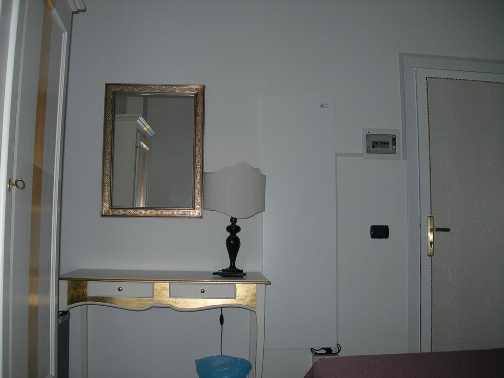 Hotel Due Spade Fidenza Room photo